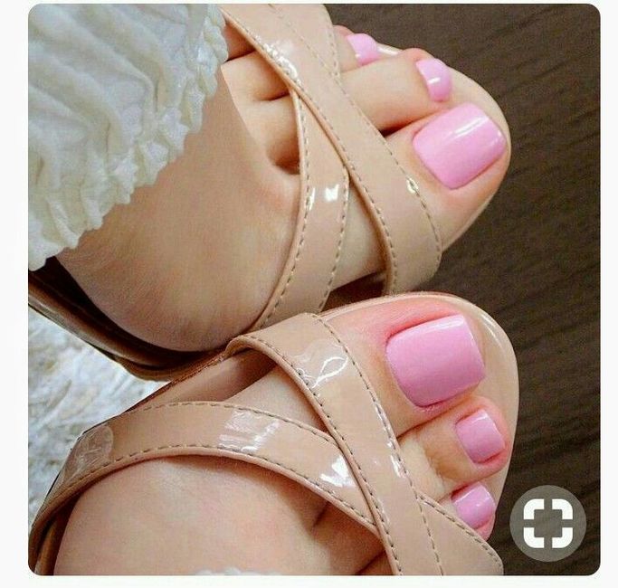 Pedicure rosa para el gran día. 7