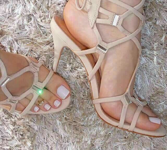 Pedicure rosa para el gran día. 9