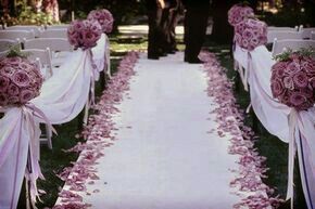 Camino de altar con pétalos rosa - 2