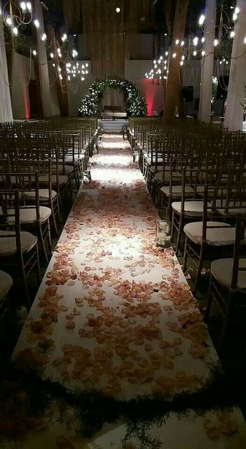 Camino de altar con pétalos rosa - 12