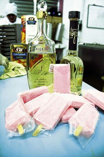 Gelatinas y paletas con alcohol en Rosa. - 12