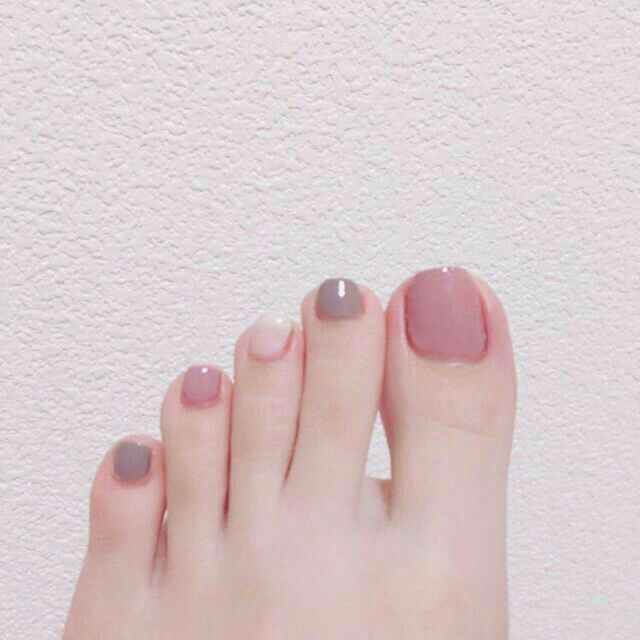 Pedicure rosa para el gran día. - 2