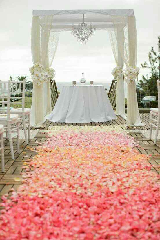 Camino de altar con pétalos rosa - 13