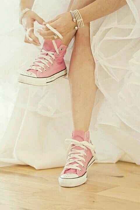Novia con tenis color rosa - 2