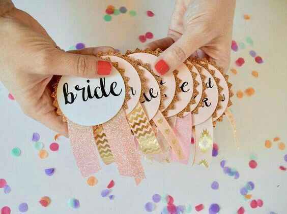 Distintivo para despedida en color Rosa - 2