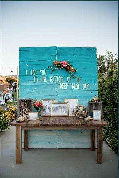 Decoración mesa cuadro firmas