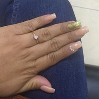  ¡Presuman sus anillos con su manicure favorito! - 1