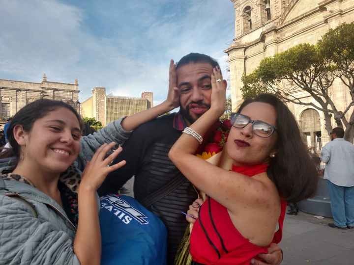 Mi entrega de anillo en complicidad con mi hermana, frente a la catedral de Guadalajara (donde el pr