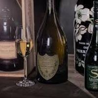 sería una botella, con una etiqueta personalizada