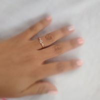 Anillos de compromiso con un toque rosa - 1