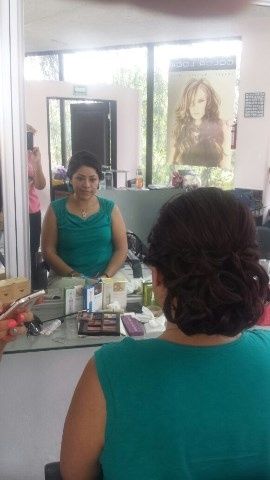 Maquillaje y peinado