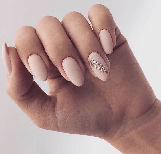 3 días antes : Manicura, Pedicura y  pestañas 4