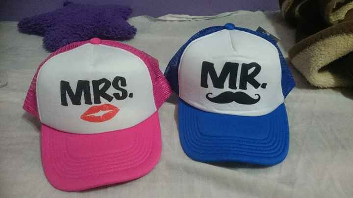 Nuevo avance... recuerdos para la ceremonia y gorras - 2