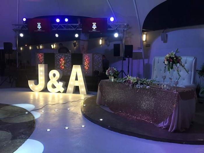 nos inclye en la mesa principal ese tipo de asiento 