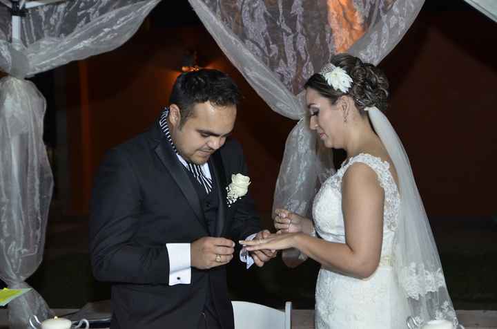 Entregándonos los anillos