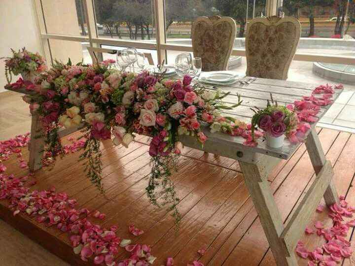 Decoración para mesa de novios - 18