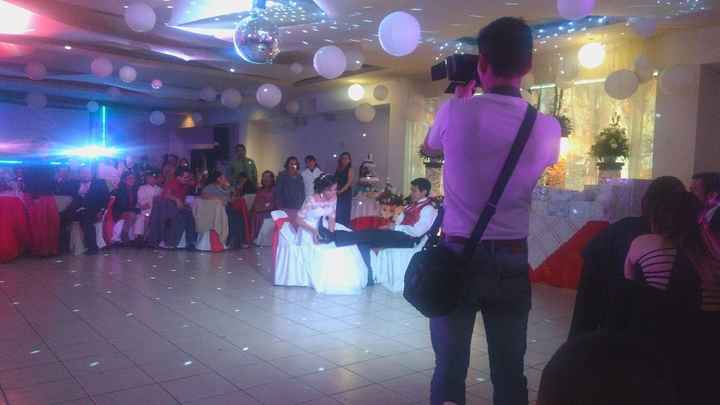 Ponerle los zapatos al novio