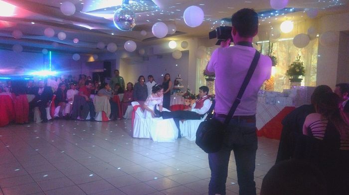 Ponerle los zapatos al novio