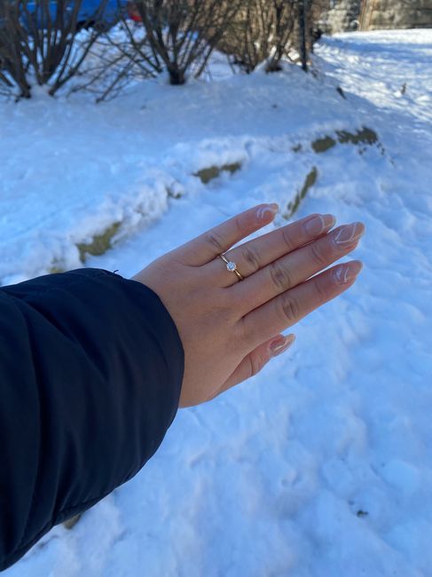 Post para enseñar tu hermoso anillo de compromiso jijiji 💍 5