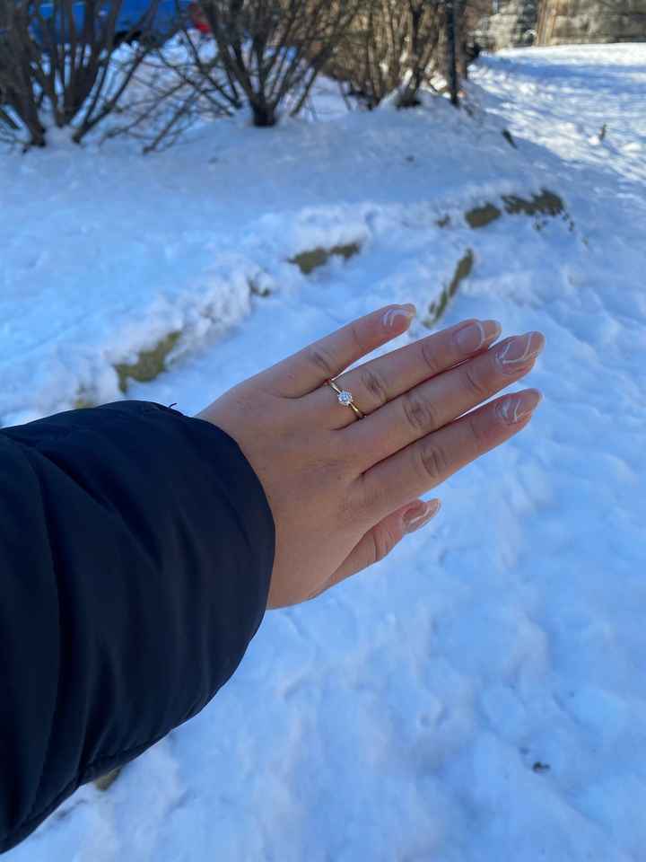 Post para enseñar tu hermoso anillo de compromiso jijiji 💍 - 1