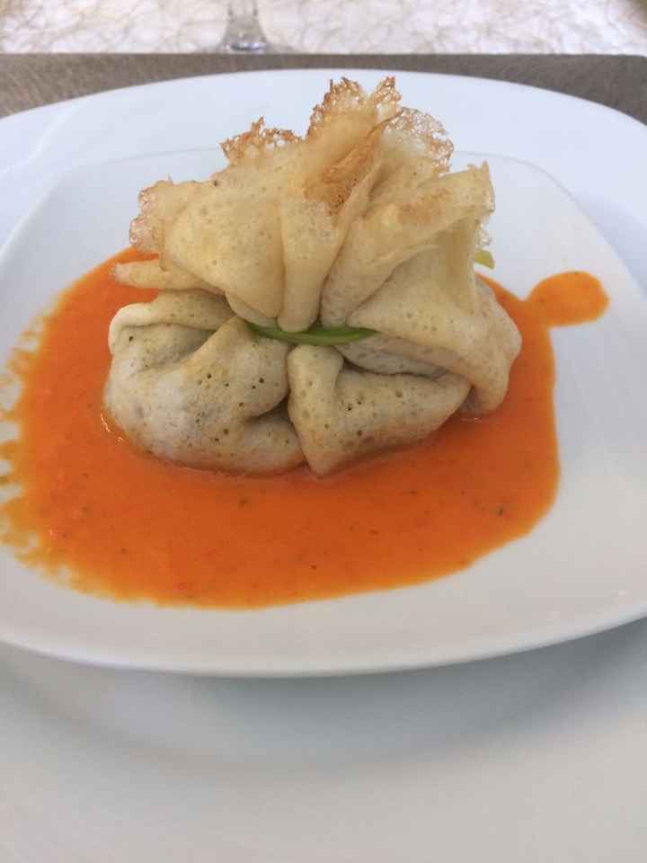 crepa de champiñones en salsa de chile rojo 