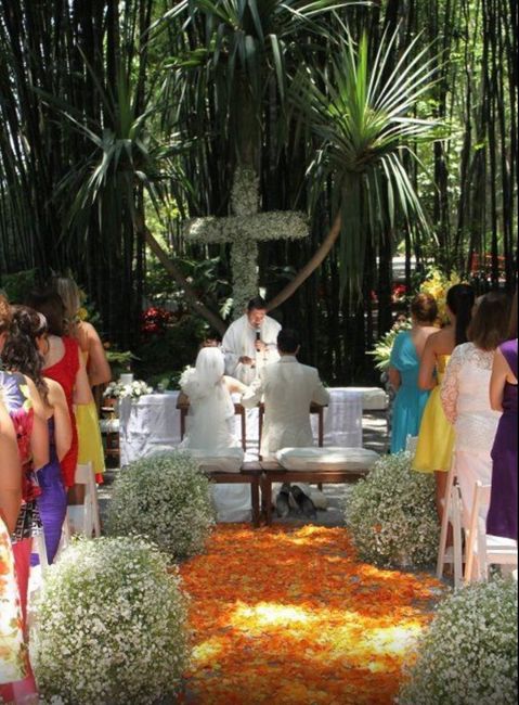 El arreglo de la ceremonia con naranjas y amarillo