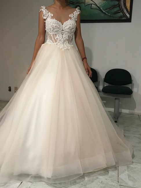 Si mi vestido es Champagne, mi mantilla debe ser del mismo color? - 1