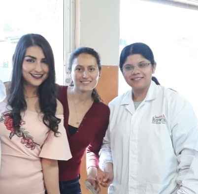 Mis amigas; Karina & Carolina