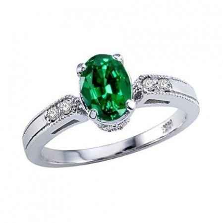 Anillo de esmeralda.