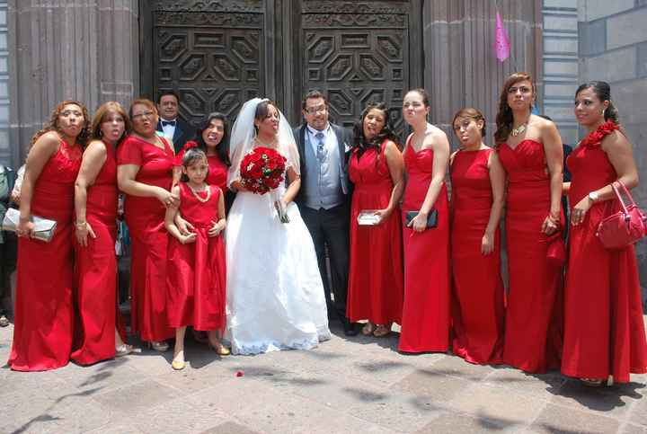 HERMOSAS DAMAS DE HONOR