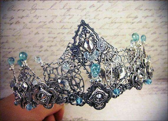 Mi coronita la que voy a usar en mi día  - 3