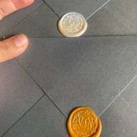 Se les casa la niña de los plumones!