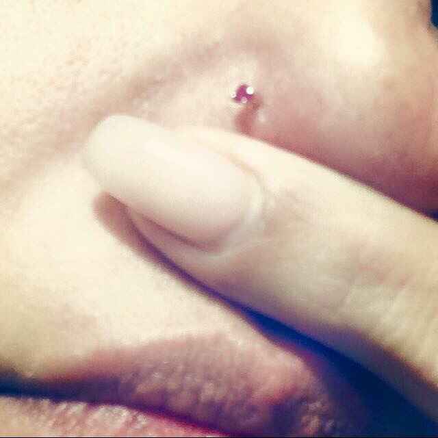 Birdes con piercing en la nariz - 1