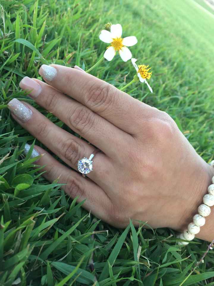 a presumir su anillo 💍 - 1