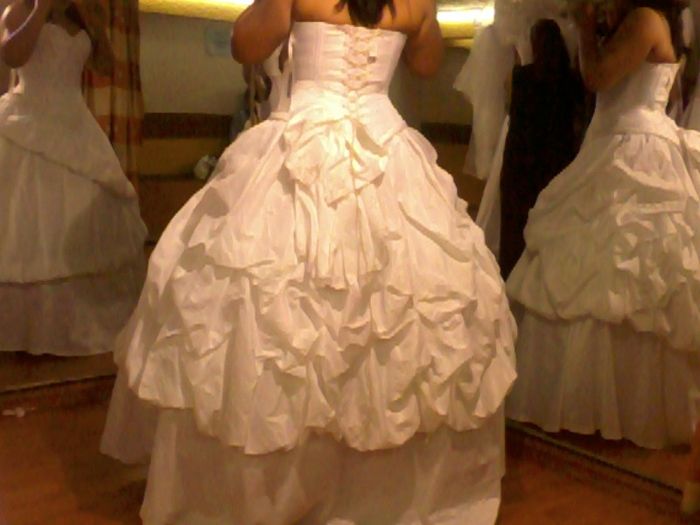 mi vestidito por la parte de atras 