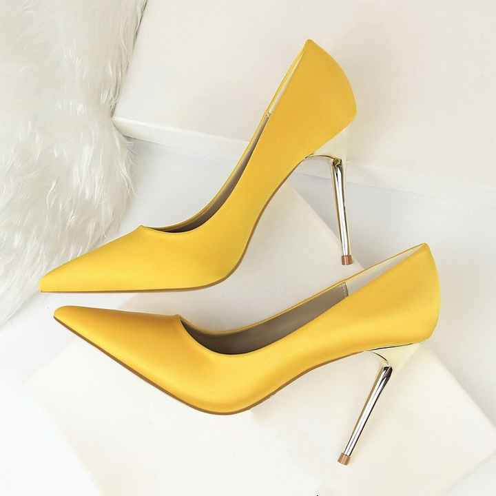 Colores: Zapatillas Amarillas - 2