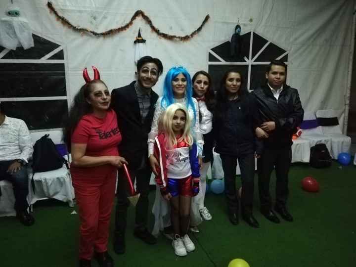 FIESTA CON MONSTRUOS Y VIVOS