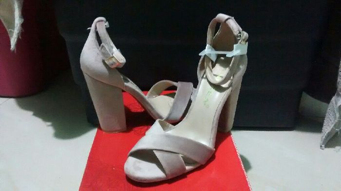  Ayuda!!! Zapatillas blancas o de color !! - 1