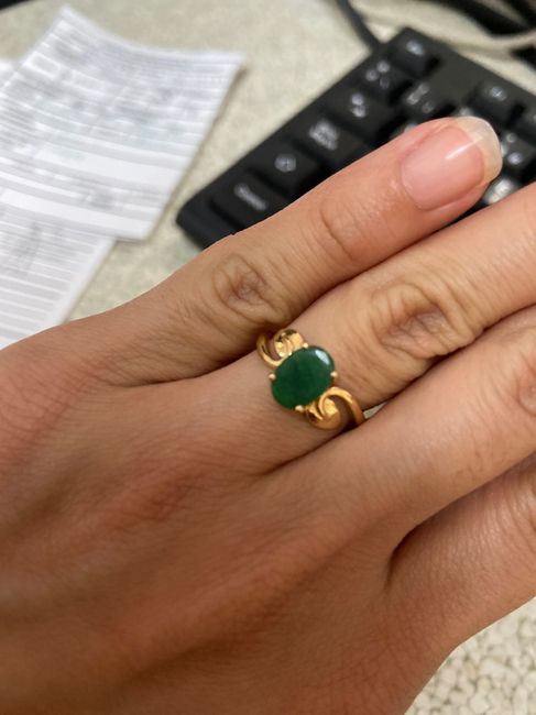 Anillos de compromiso con piedras oscuras 1