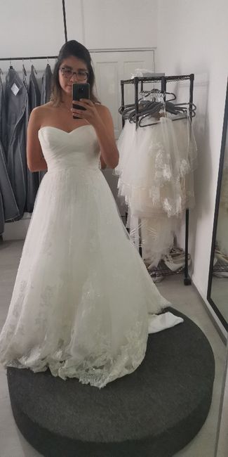 Cuántos vestidos se midieron, para llegar al indicado? 7