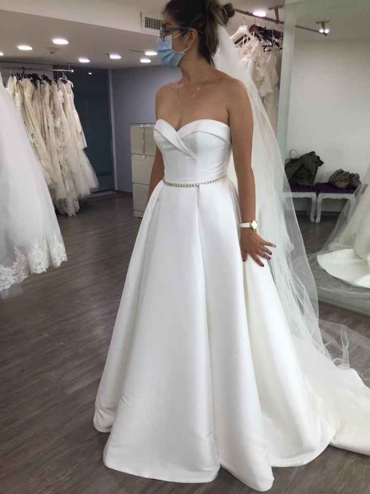 Cuántos vestidos se midieron, para llegar al indicado? - 2