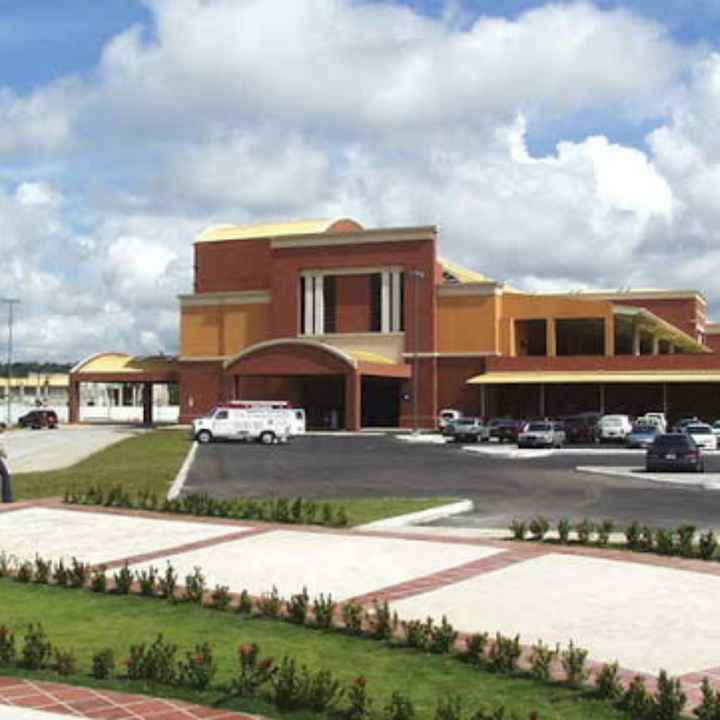 Si te tuvieras que casar en el lugar donde conociste a tu pareja... - 1