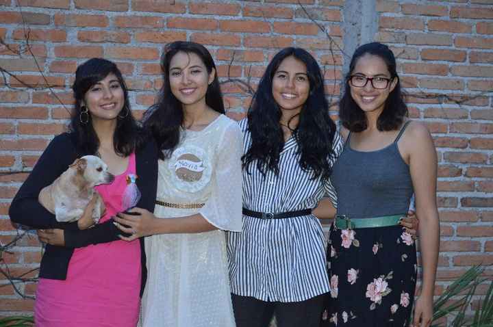 con mis hermanitas