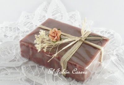 Recuerditos bodas vino/dorado.