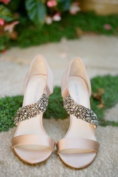 Zapatos de novia con un toque de dorado 12
