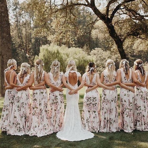 Damas con vestidos florales 6