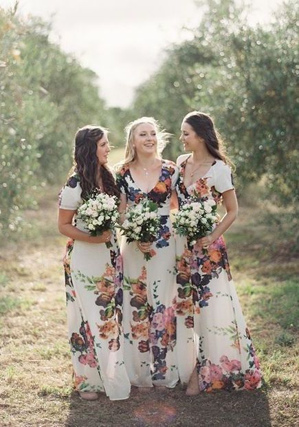 Damas con vestidos florales 19