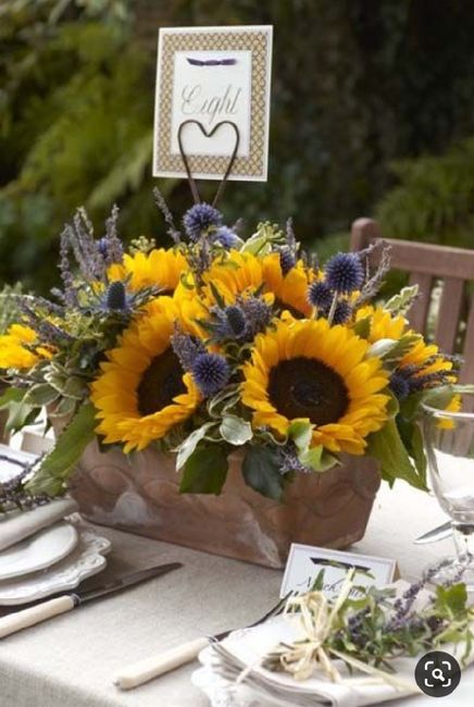 Colores: Un toque amarillo para tu boda, con girasoles -centros de mesa- 1