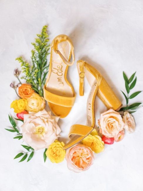Colores: Detalles de terciopelo amarillo en tu boda 6
