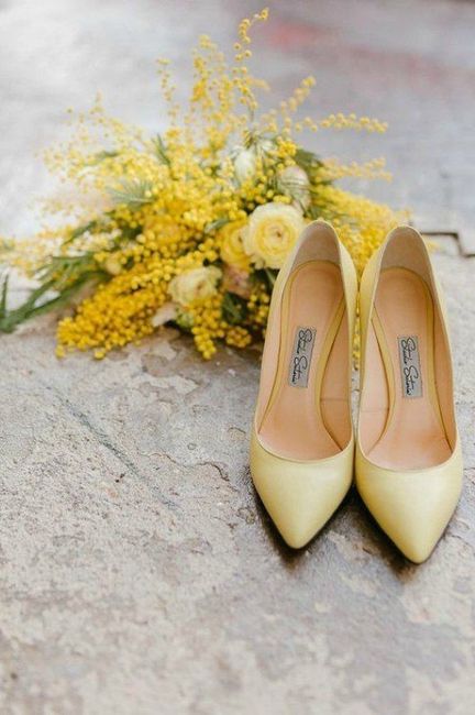 Colores: Fotografía,  ramo y zapatos amarillos 1